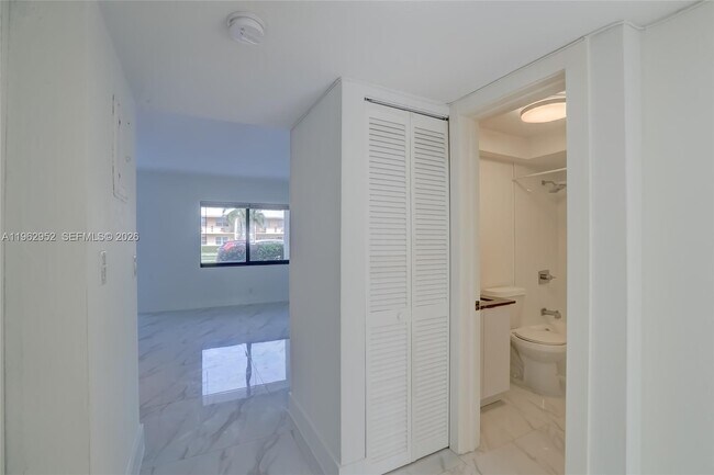 Building Photo - 2140 NE 56th St