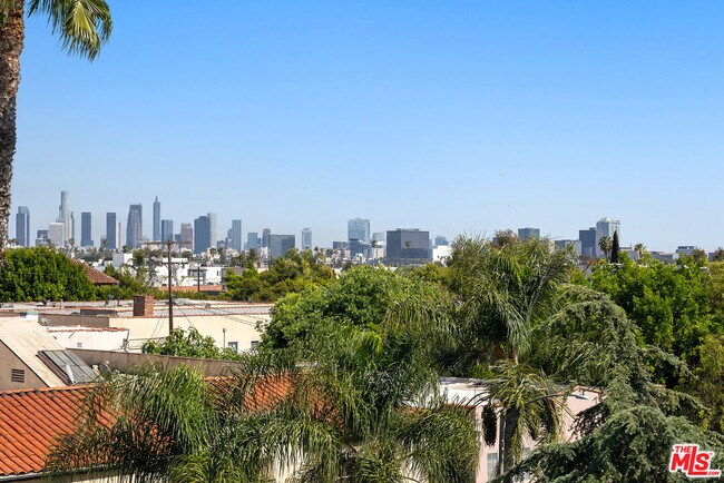 Building Photo - 733 N Gramercy Pl