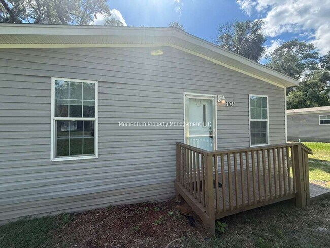 Building Photo - Gorgeous 3/2 Brooksville Available Now !