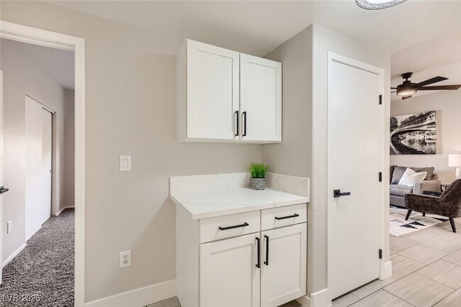 Building Photo - 8250 N Grand Canyon Dr