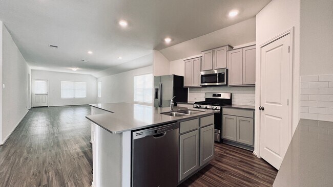 Building Photo - 5817 Bellissima Way