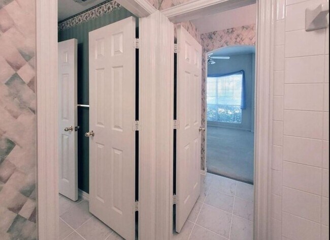 Building Photo - 6401 Dakota Dr