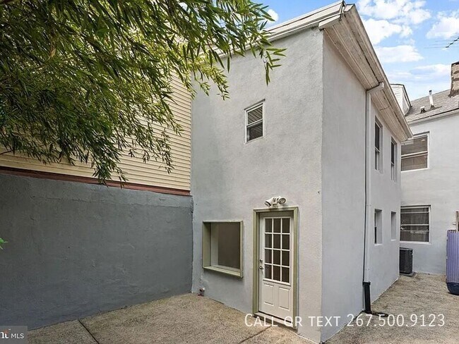 Building Photo - 907 N 5th St