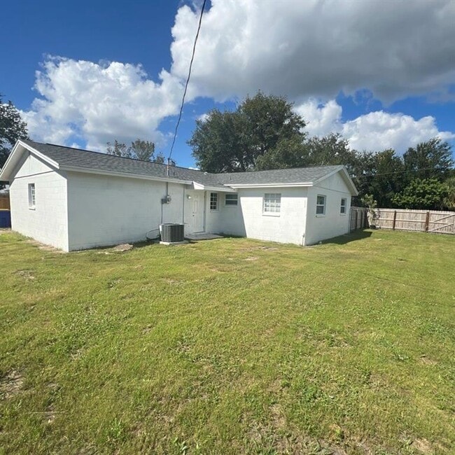 Building Photo - 1718 Palmer Ln