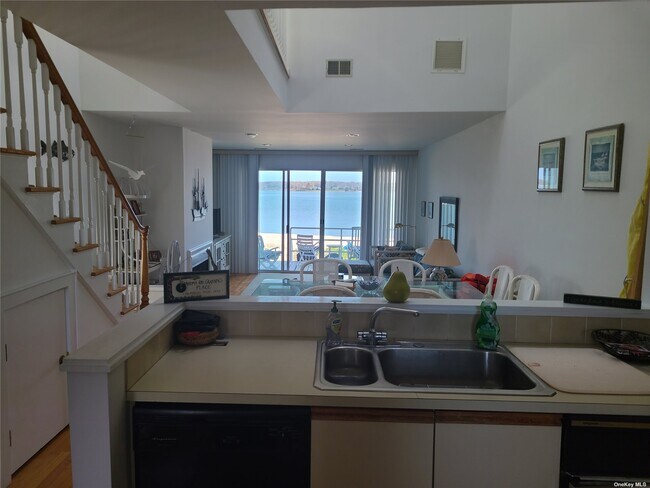 Building Photo - 160 5th St