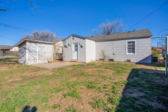 Building Photo - Updated Two Bedroom With Modern Flair!