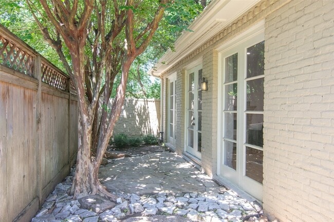 Building Photo - 354 Tealwood Dr