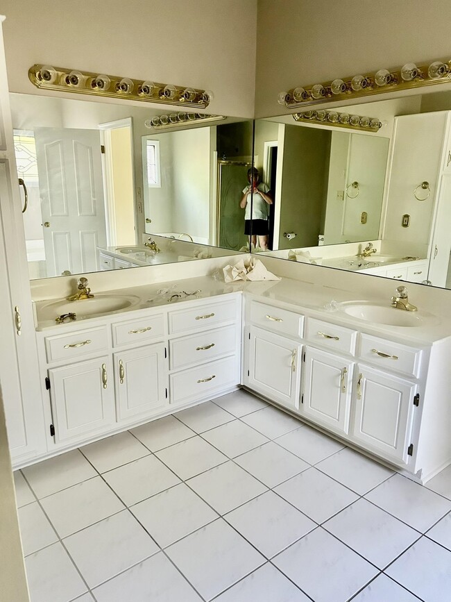 Building Photo - 1250 Sugar Ln