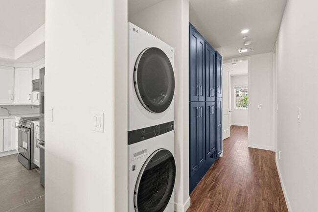 Building Photo - 1251-1253 Van Nuys St