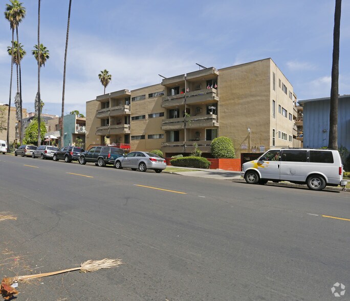 Primary Photo - St Tropez Apartments