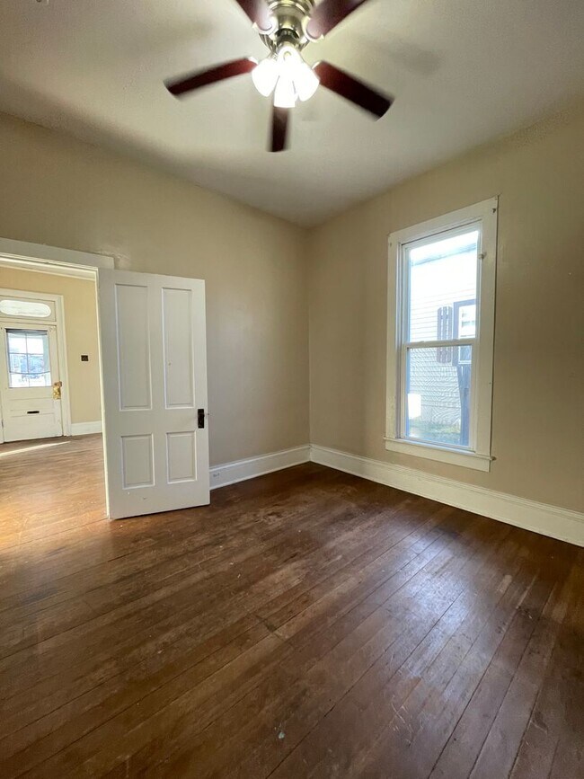 Building Photo - 1113 Constitution St