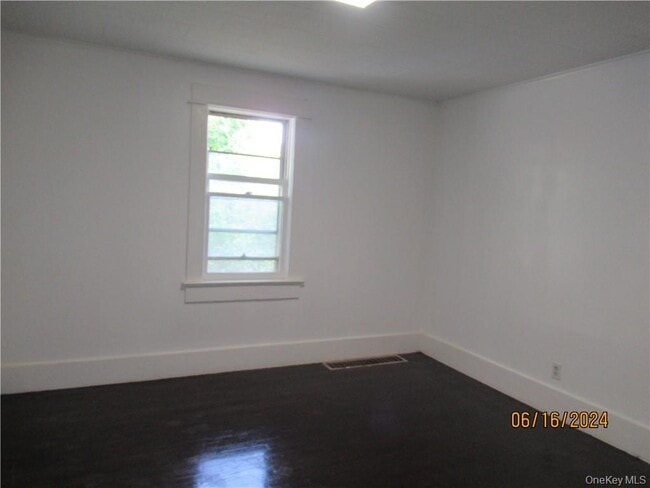 Building Photo - 82 North Rd