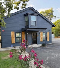 Building Photo - 2204 W San Antonio St