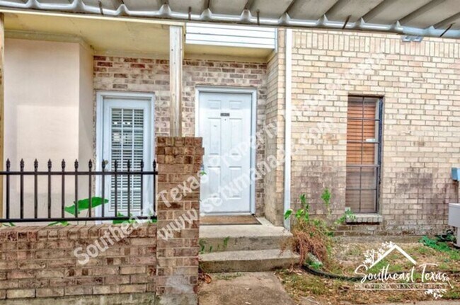 Building Photo - 1620 Wellington Pl