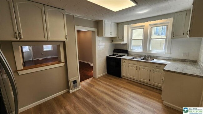 Building Photo - 324 Walnut St