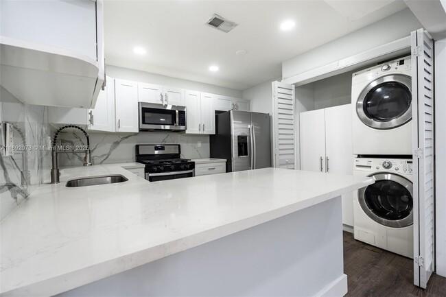 Building Photo - 6211 SW 116th Pl