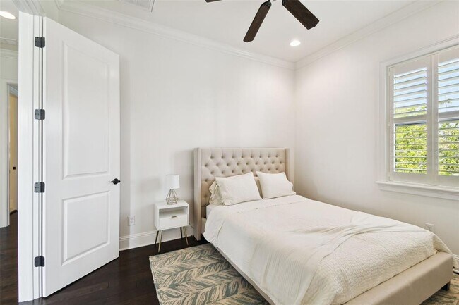 Building Photo - 134 Chesapeake Ave