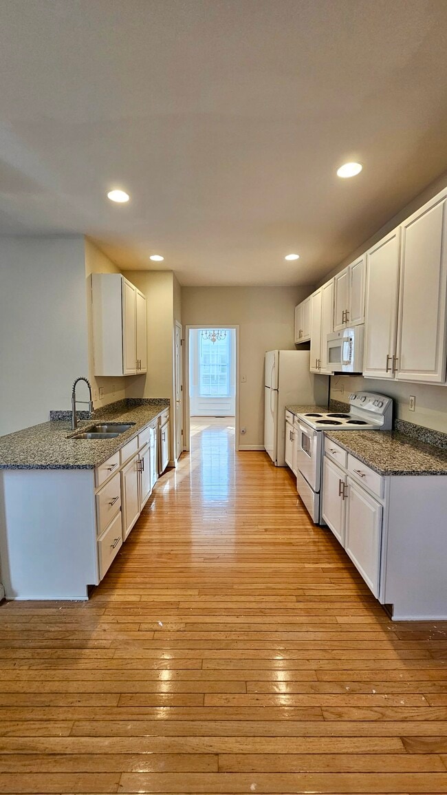 Building Photo - 7 Woodsage Ln