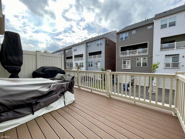 Building Photo - 3 br, 2.5 bath Townhome - 14503 Hunts Farm...