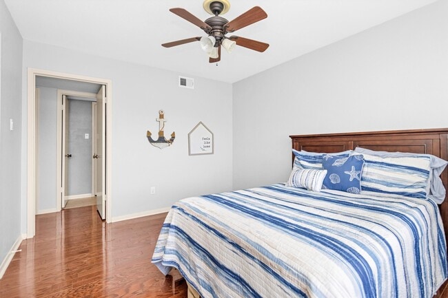 Building Photo - 36 April Point Dr N