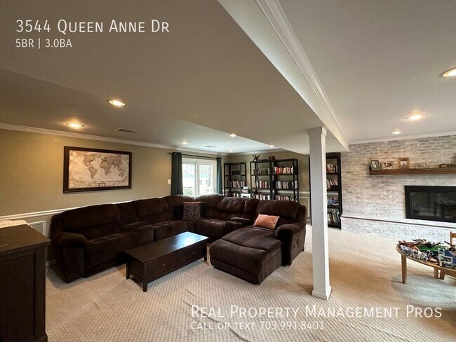 Building Photo - 3544 Queen Anne Dr