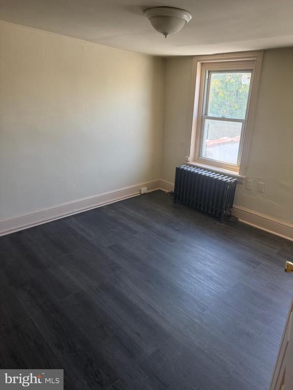 Building Photo - 352 E Airy St