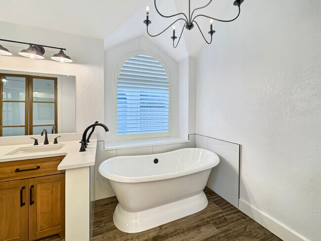 Building Photo - 5106 Ascot Pl