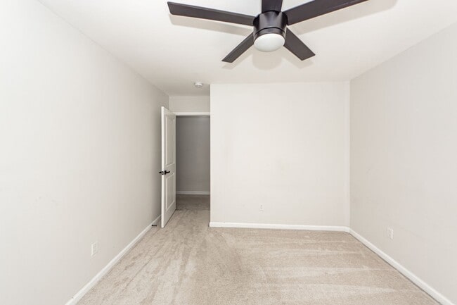 Building Photo - 4 Bedroom 2.5 Bath House in Woodland Lakes - Goose Creek