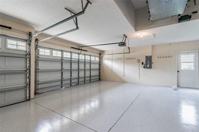 Building Photo - 10559 Greencrest Dr