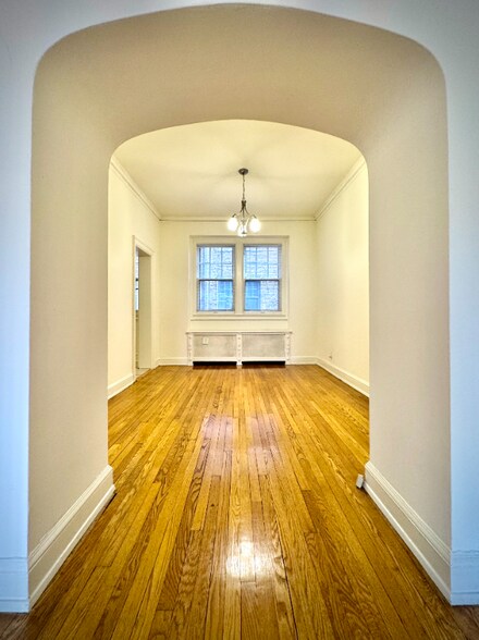 Building Photo - 1914 N Prospect Ave