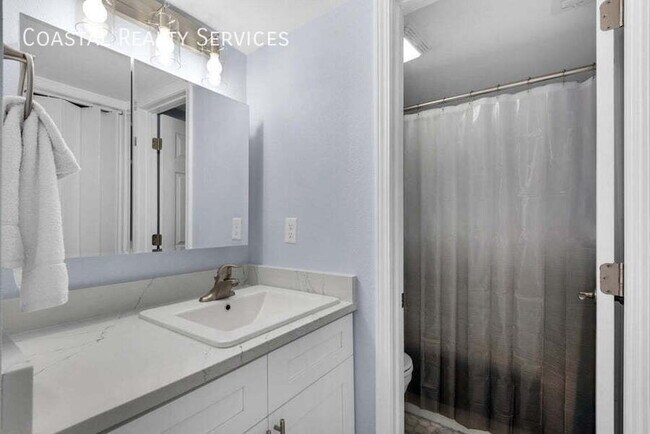 Building Photo - 210 Pelham Rd