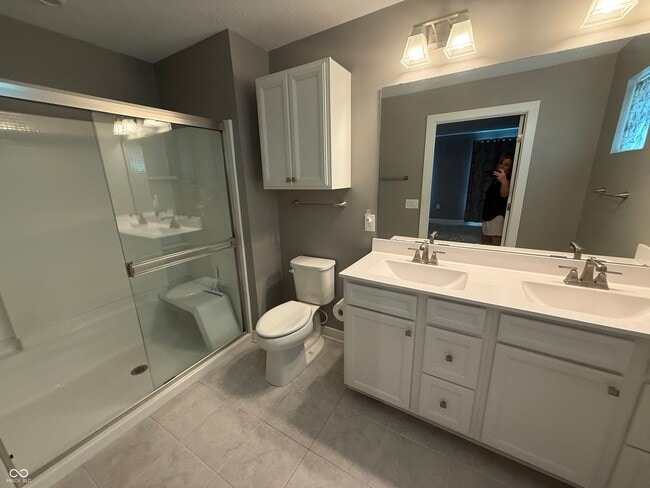 Building Photo - 2640 Stonebridge Dr