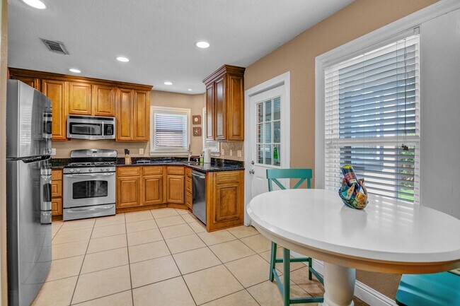 Building Photo - 4828 Wharton Dr