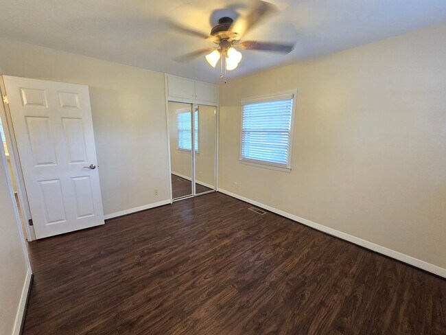 Building Photo - Newly remodeled 3 bed/1 bath home with a 1...