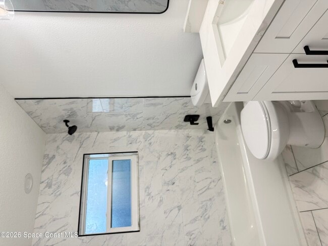 Building Photo - 1013 Hammacher Ave SW