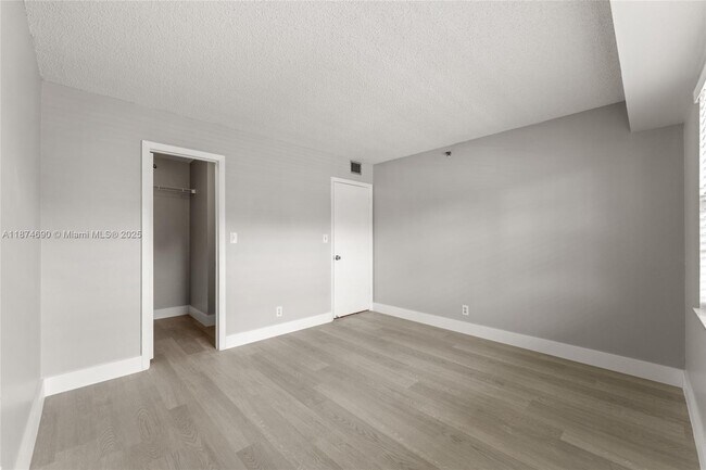 Building Photo - 3150 W Rolling Hills Cir