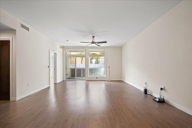 Building Photo - 8925 W Flamingo Rd