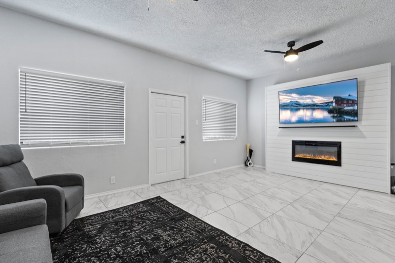 Building Photo - 4012 Tularosa Ave