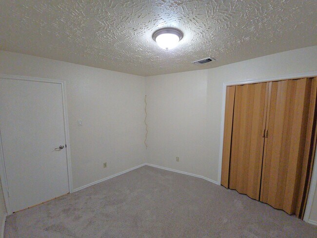 Building Photo - 3930 Mohlerbruk Dr