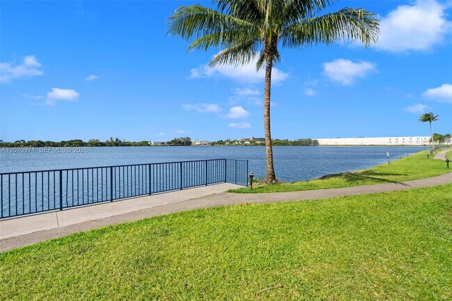 Building Photo - 15545 N Miami Lakeway