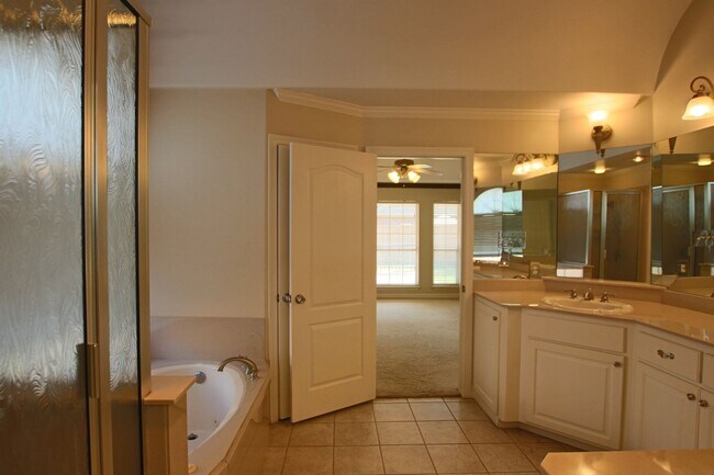 Building Photo - 1202 River Bend Dr
