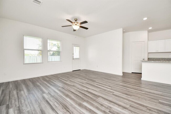 Building Photo - 7807 Royalwood Dr
