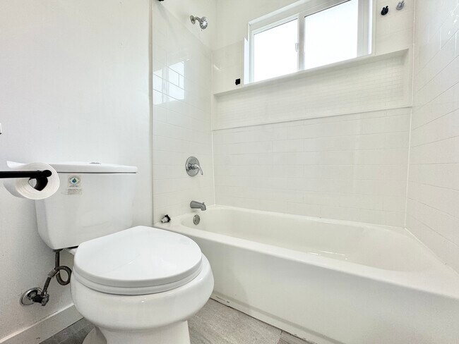 Building Photo - 4132 W 118th St