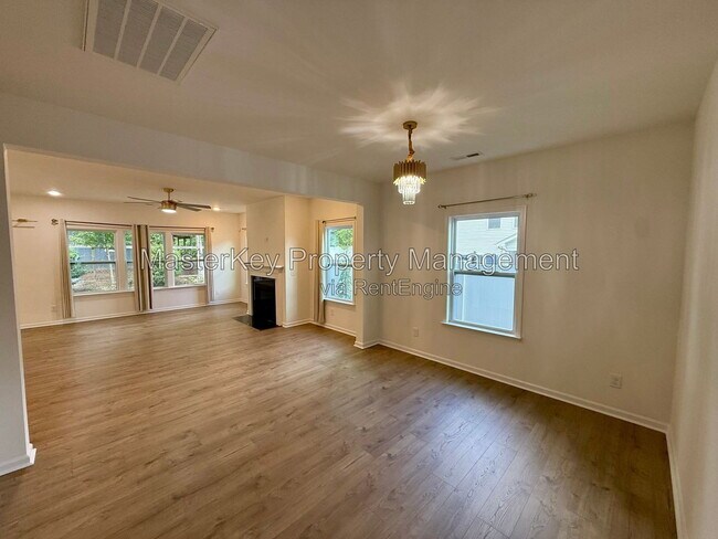 Building Photo - 1516 Addison Lk St