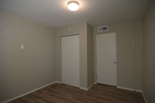 Building Photo - Remodeled 2 Bedroom 1 Bath House! (Back Unit) Central Tucson Location!