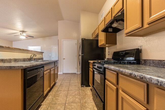 Building Photo - 3 bedroom 2 bath home in Northeast El Paso (nearby Fort Bliss)