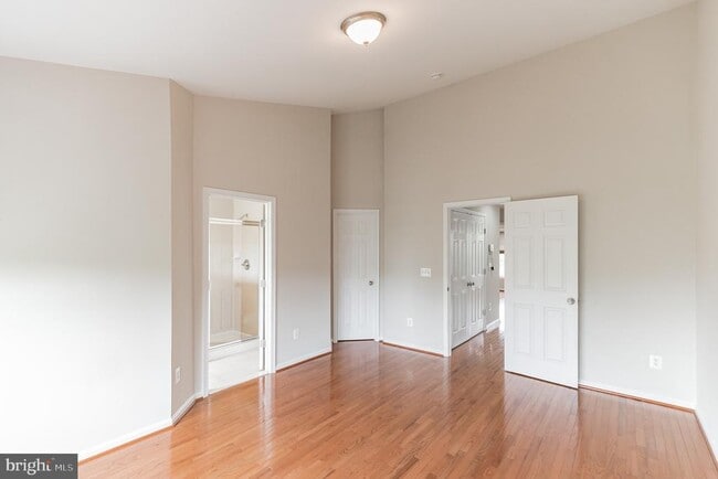 Building Photo - 2440 Battery Hill Cir