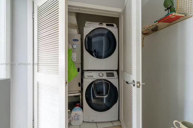 Building Photo - 1061 Michigan Ave