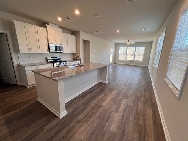 Building Photo - 820 Justify Lp