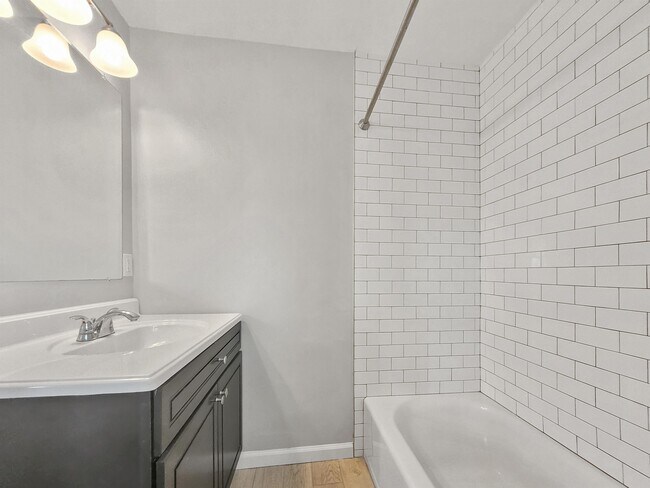 Building Photo - 28 Arcadia St